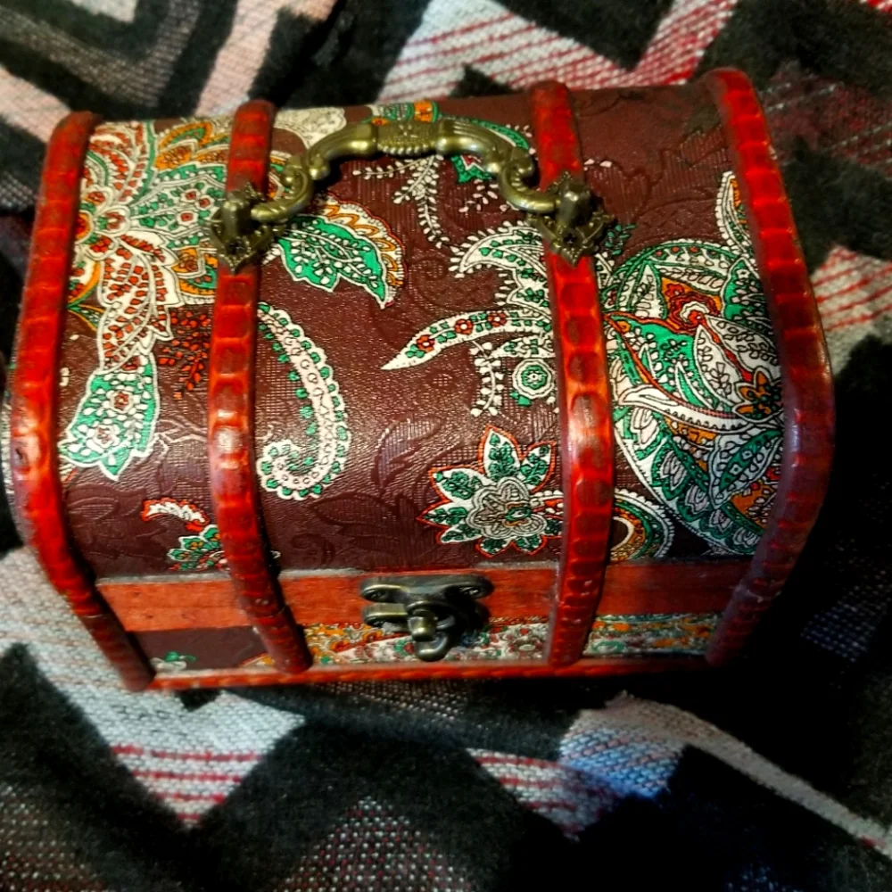 - Decorative Flowey Wooden Jewelry Box medium - NWOT
